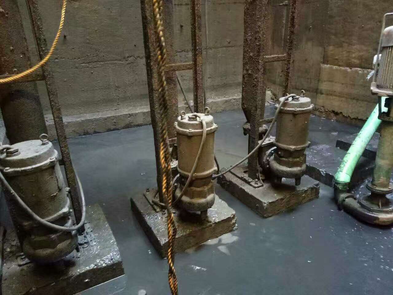 西秀污水池清理