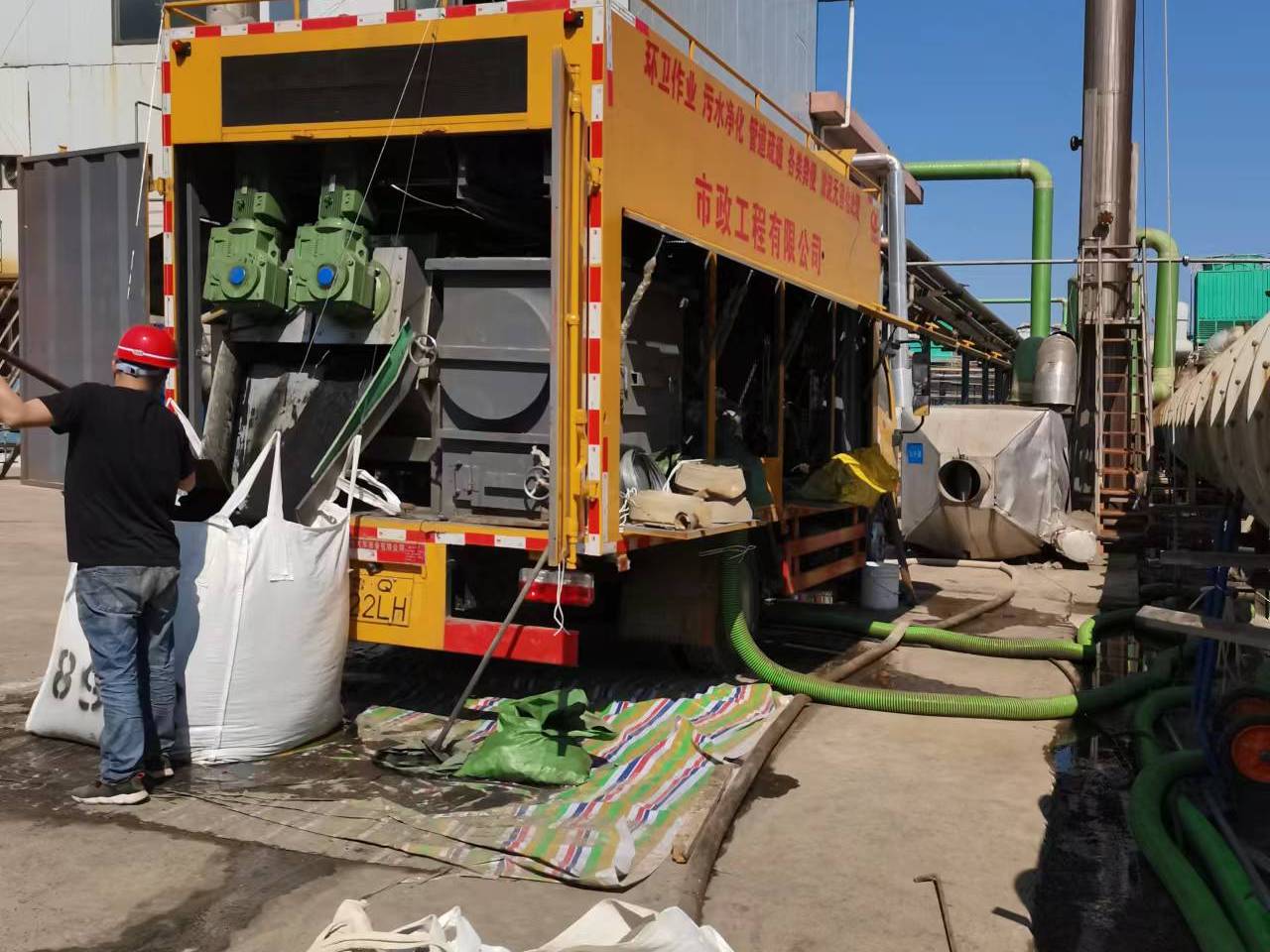 西秀淤泥压干处理